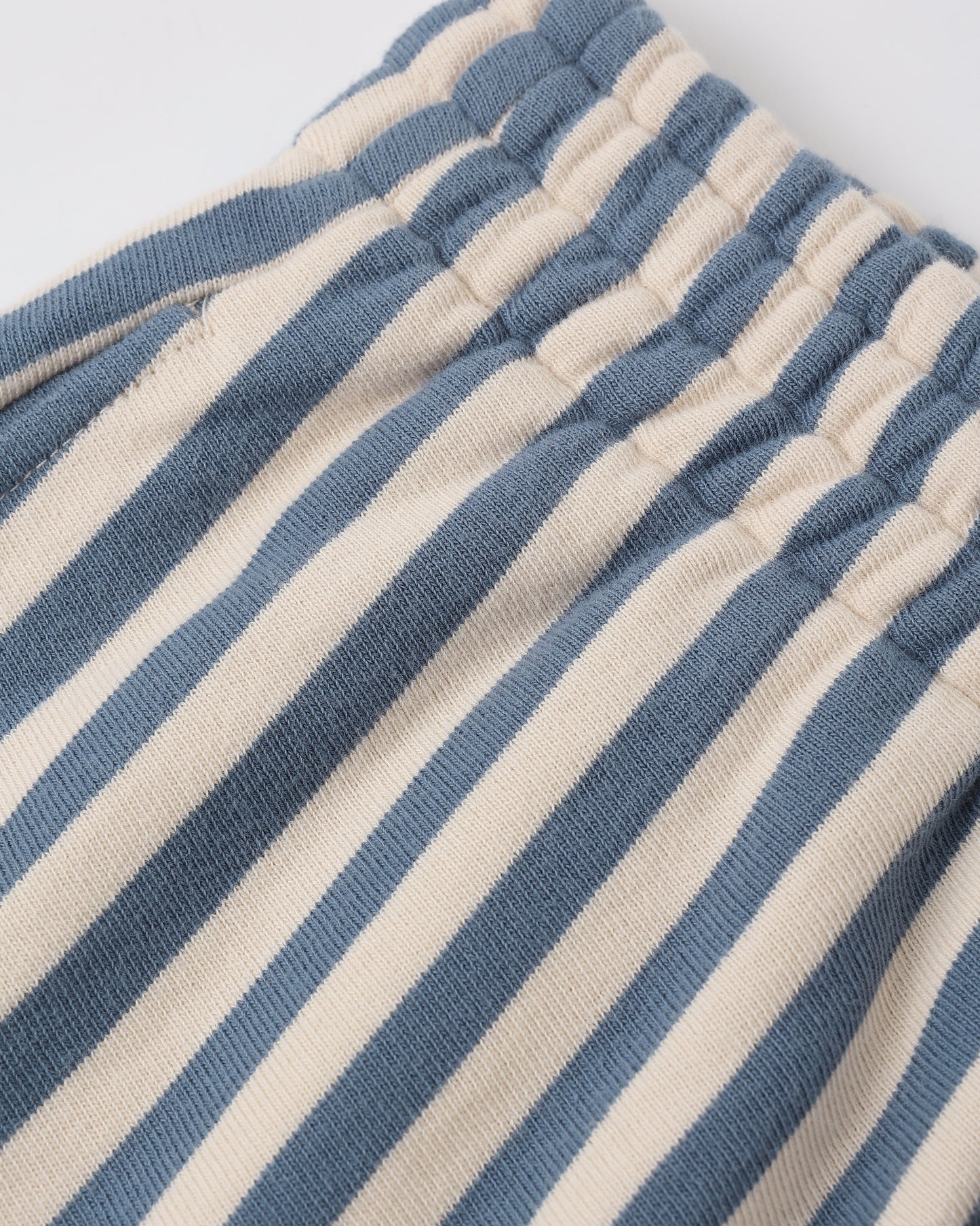 طاقم نسائي كبير الحجم + طقم قصير بشريط بحري