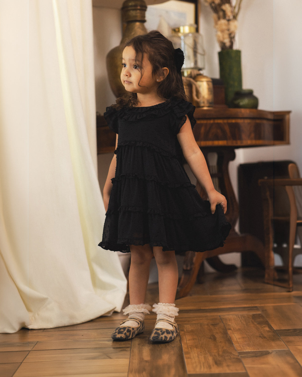Alice Bow Black