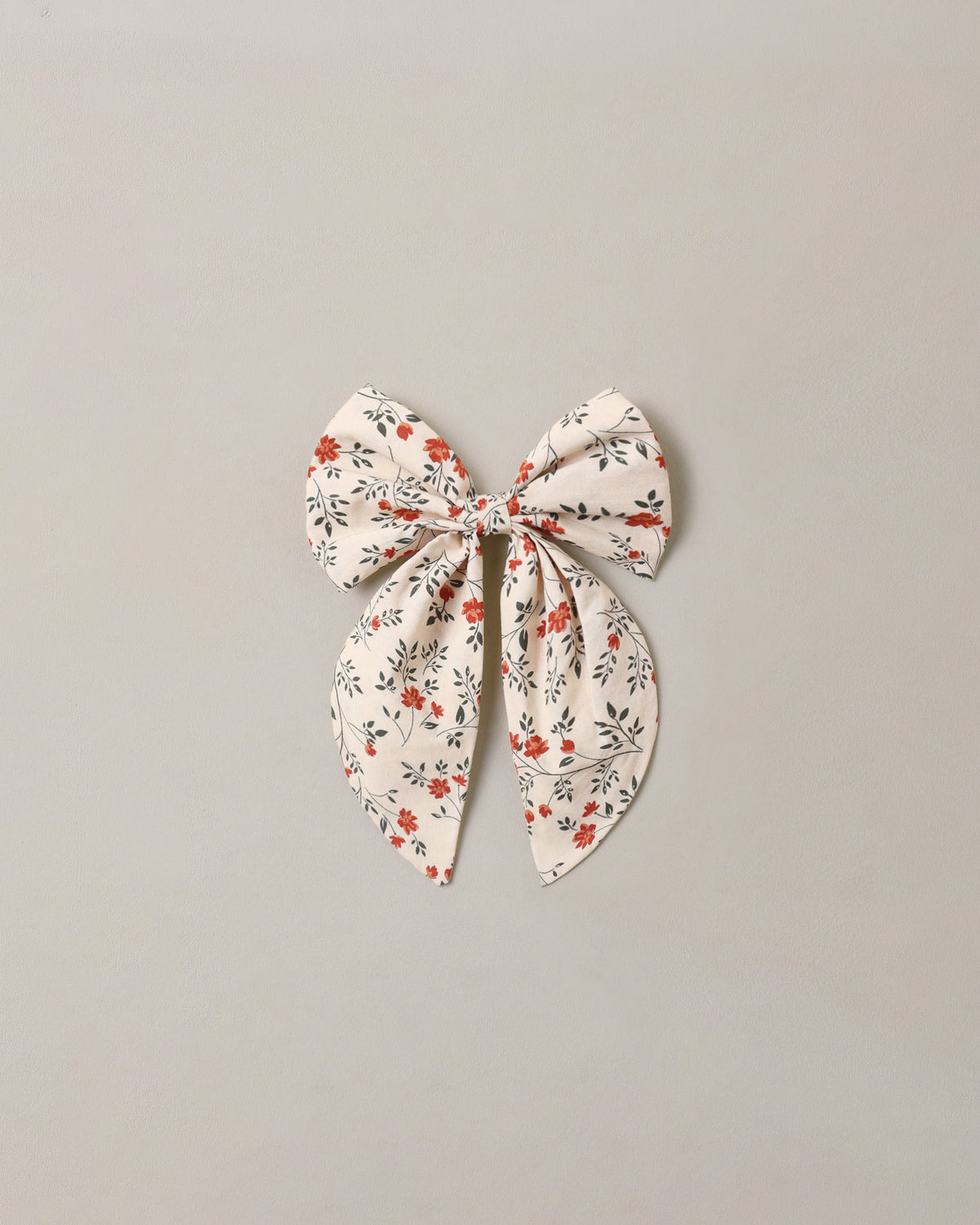 Everly Bow Holly Vines