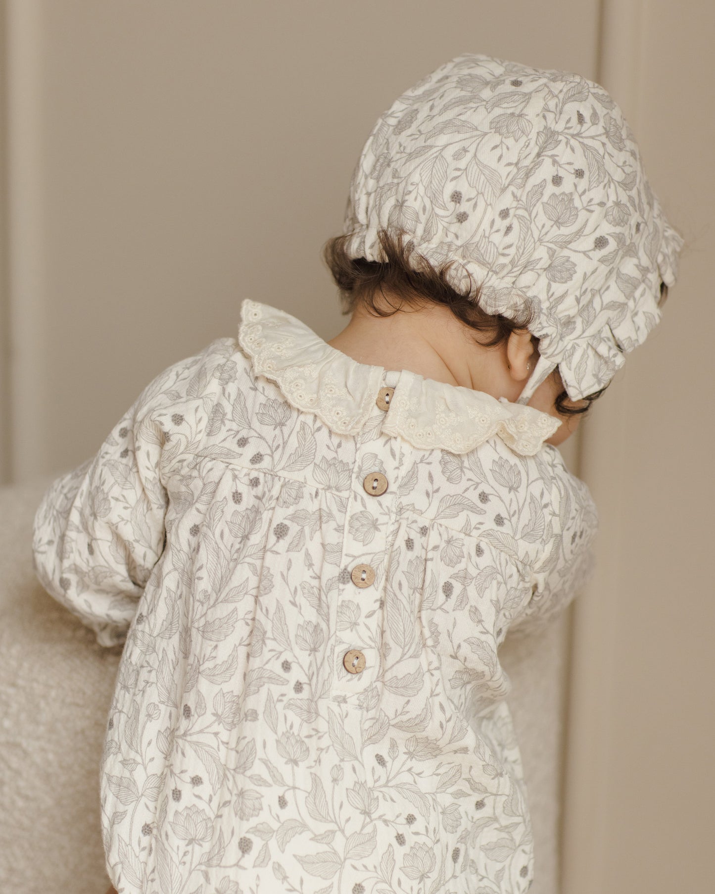 Woven Ruffle Bonnet || Winter Floral