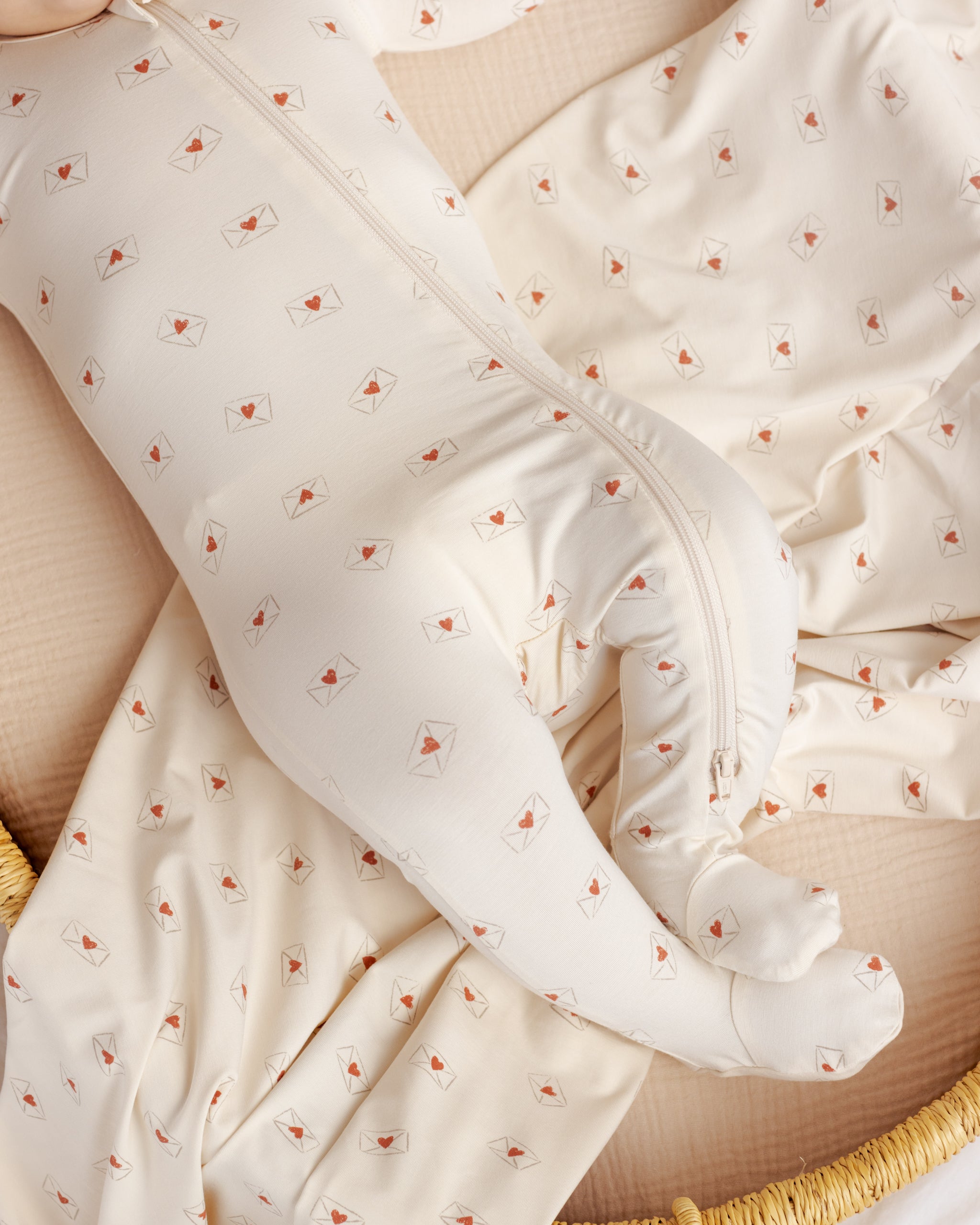 Bamboo Zip Footie Valentine – Quincy Mae