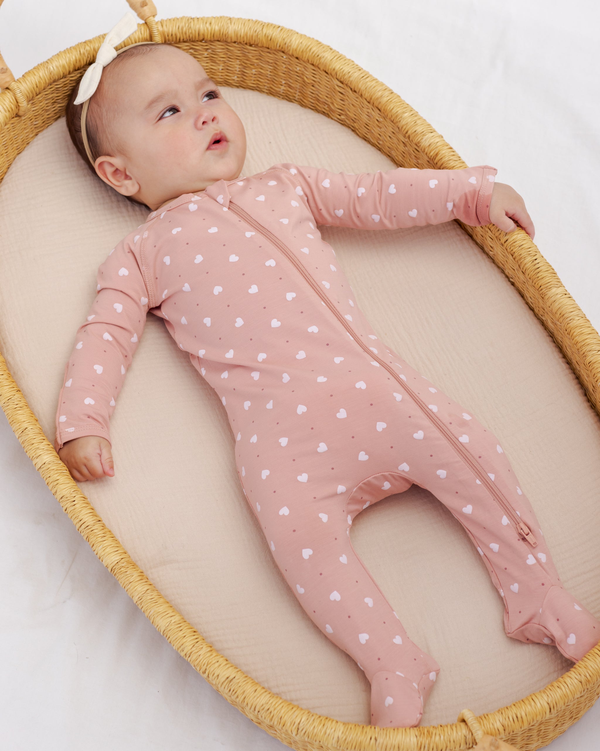 Bamboo Zip Footie Pink Hearts – Quincy Mae