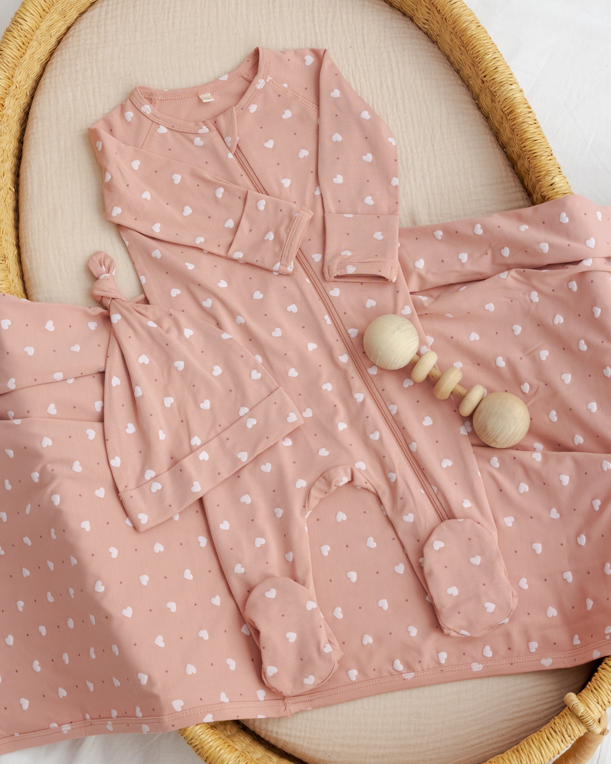 Bamboo Zip Footie Pink Hearts – Quincy Mae