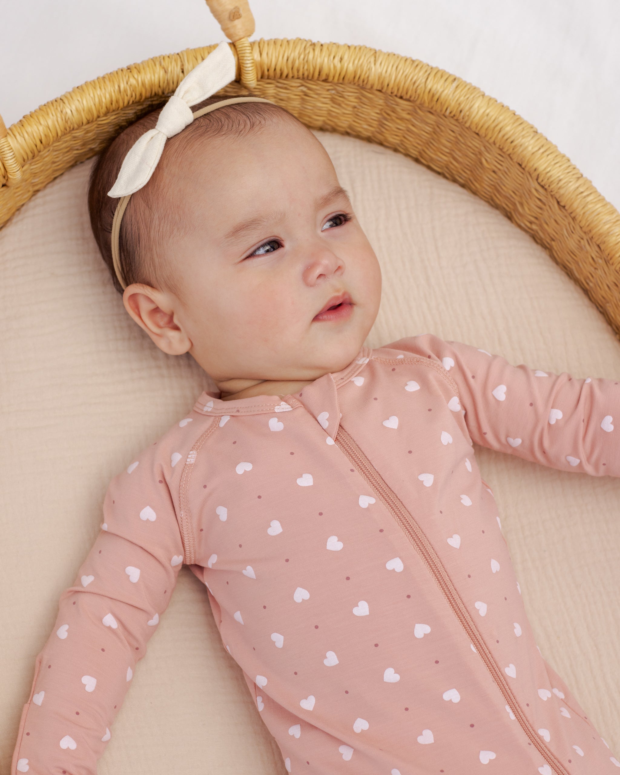 Bamboo Zip Footie Pink Hearts – Quincy Mae