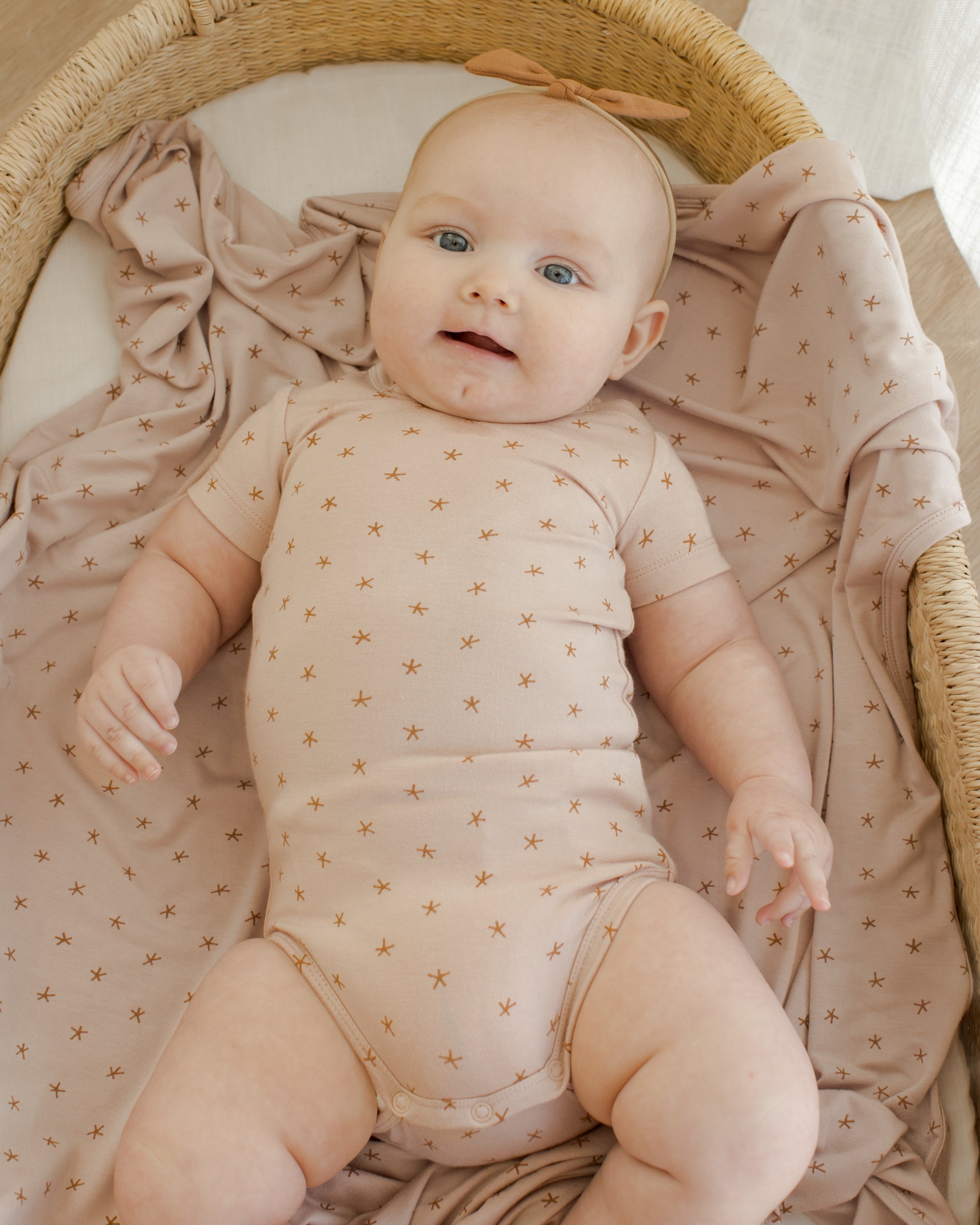 Quincy Mae Bamboo Zip Footie In Wildflower main image 1