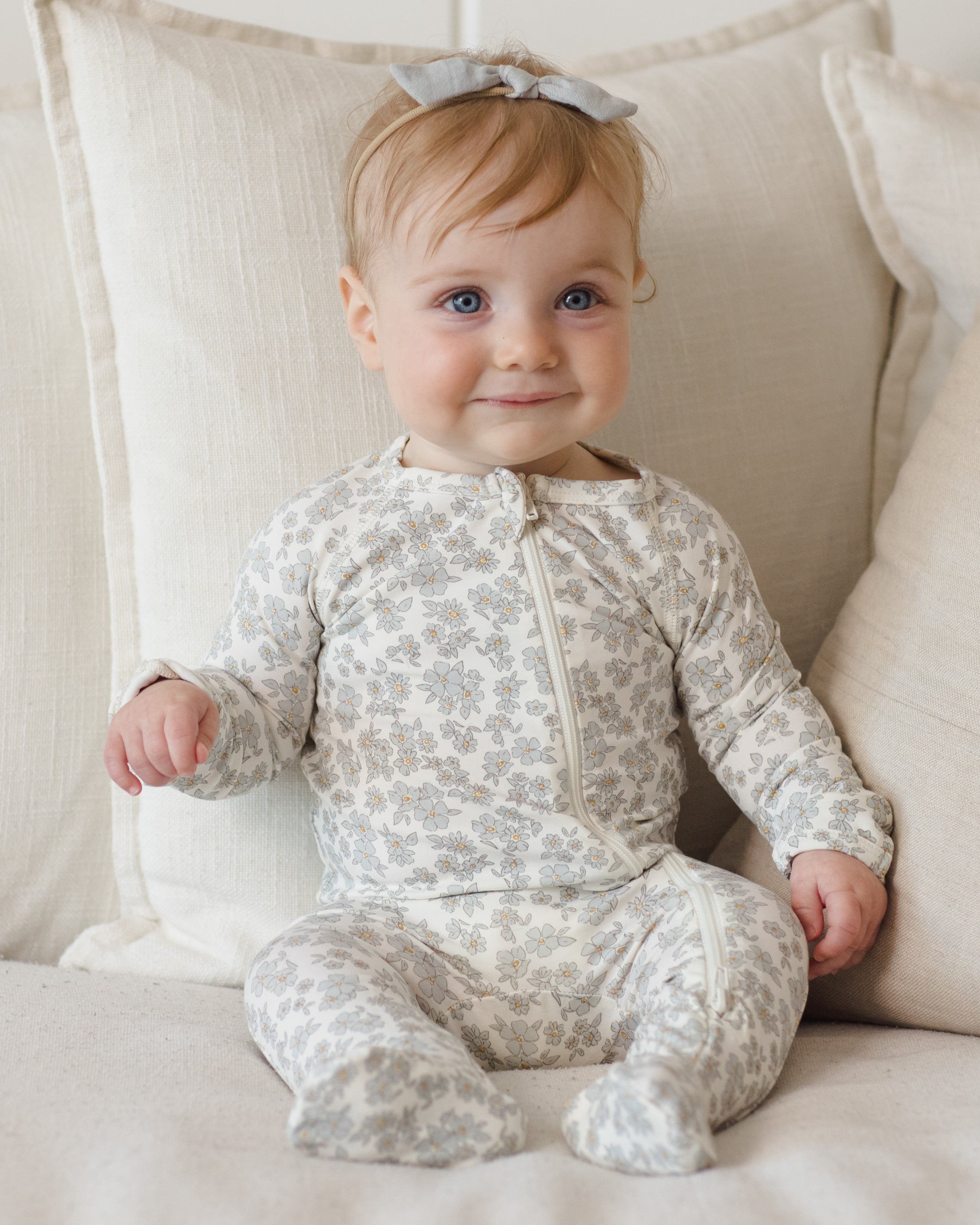 Bamboo Zip Footie Blue Floral – Quincy Mae