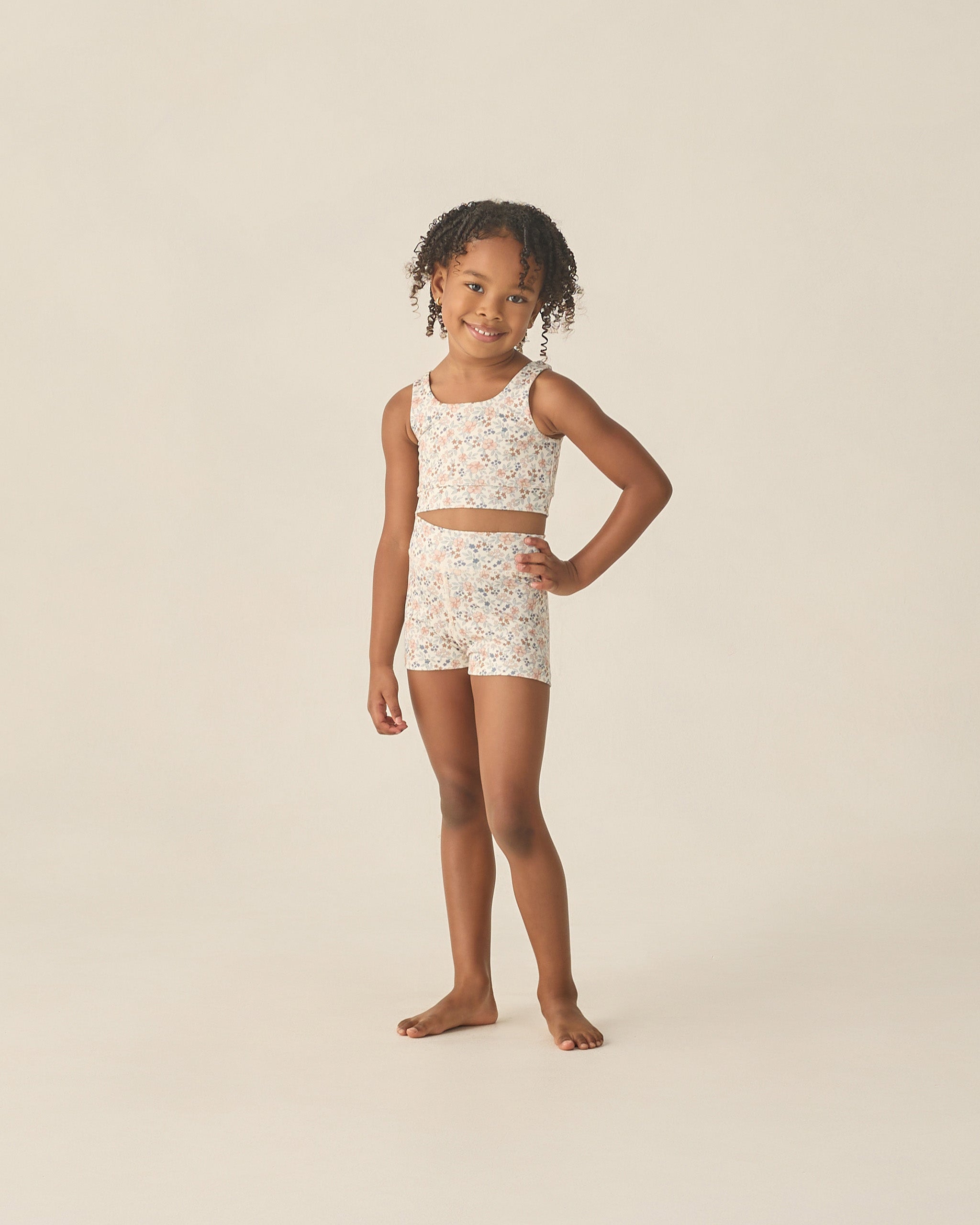 حقل زهرة قصير قصير