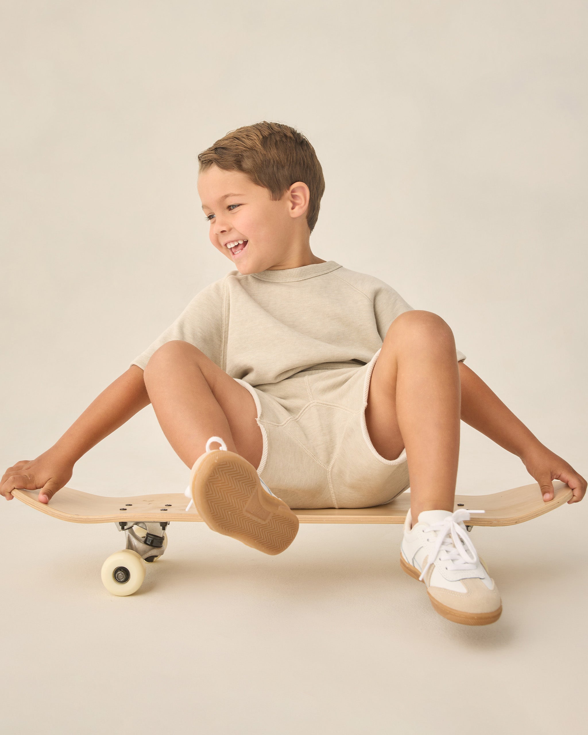 سويت شيرت بأكمام قصيرة من دقيق الشوفان المرقط