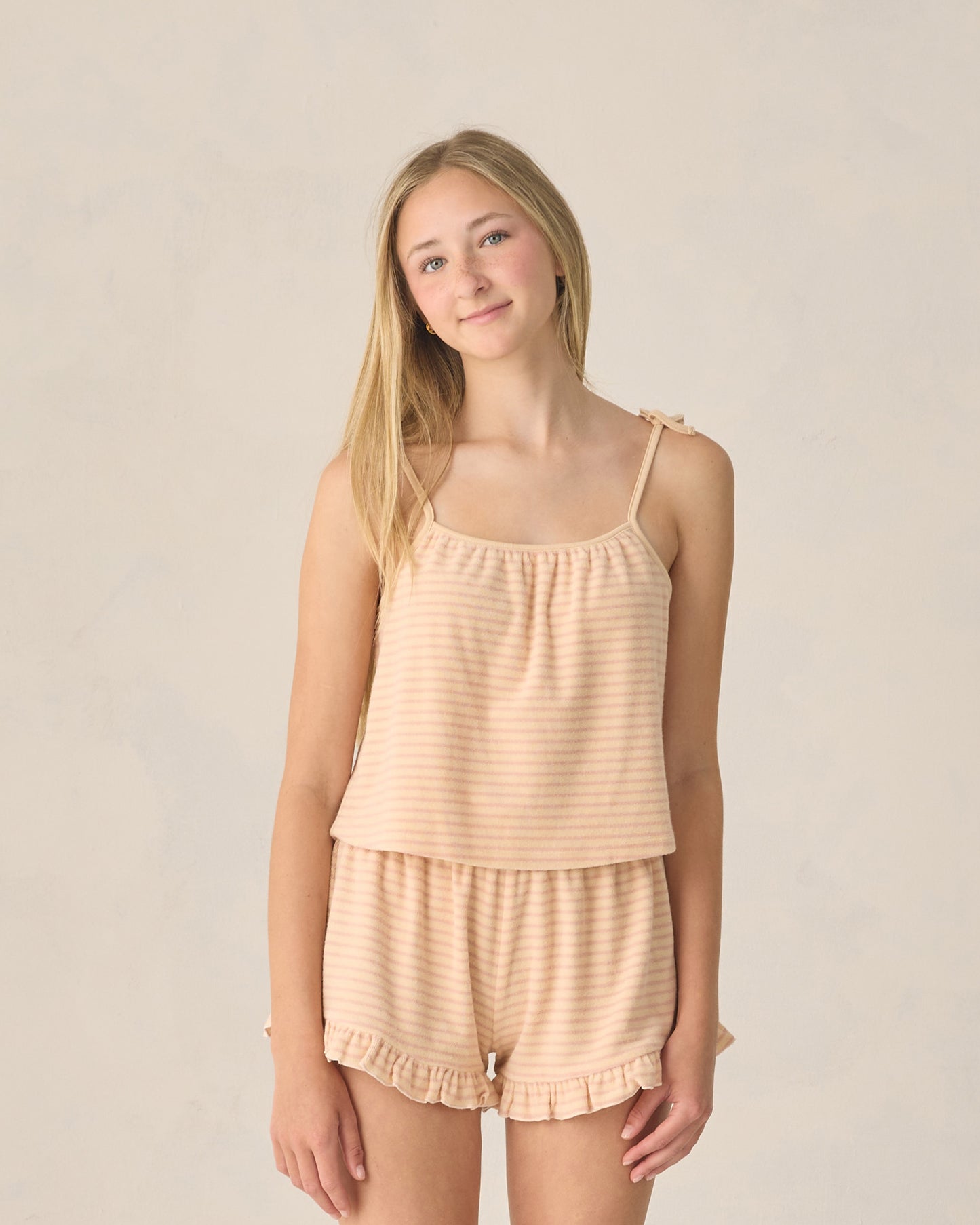 مجموعة في سن المراهقة فاي شريط وردي