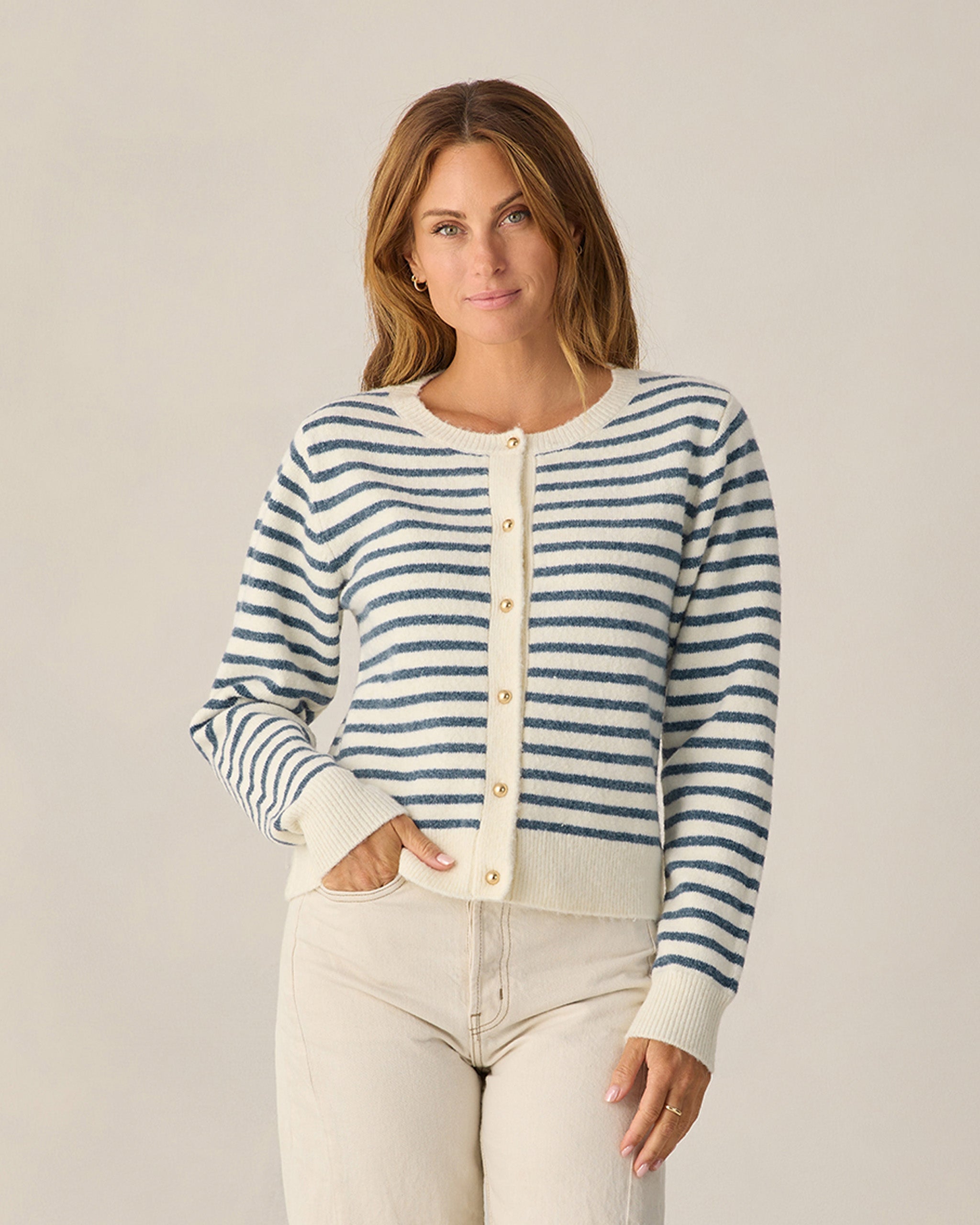 Klassischer Damen-Cardigan mit maritimen Streifen