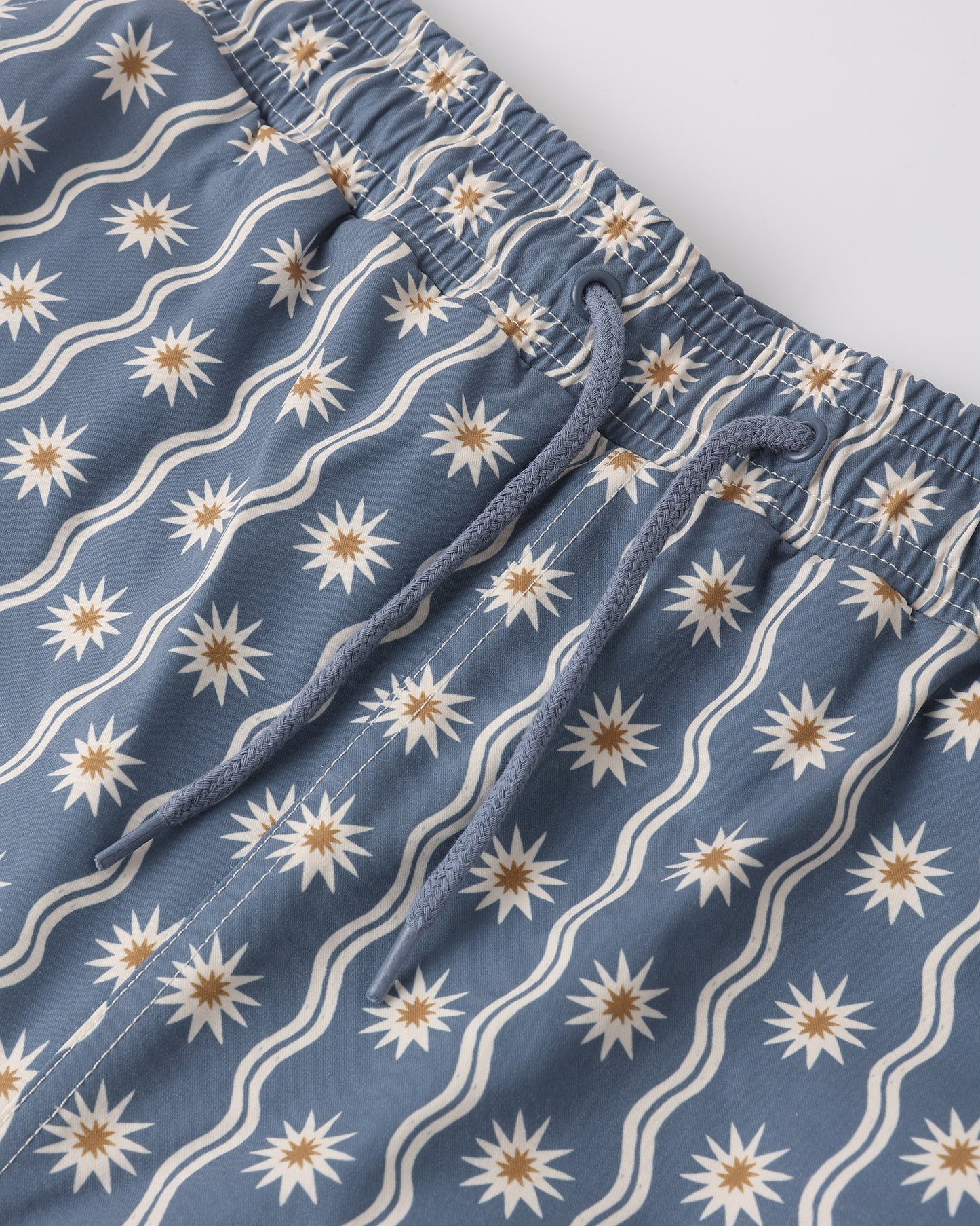 شورت شمس أساسي للرجال