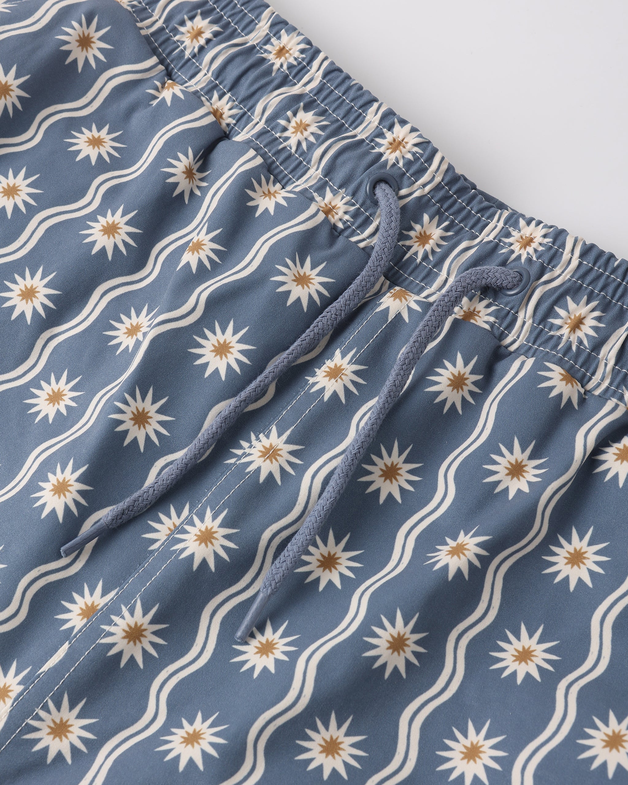 شورت شمس أساسي للرجال