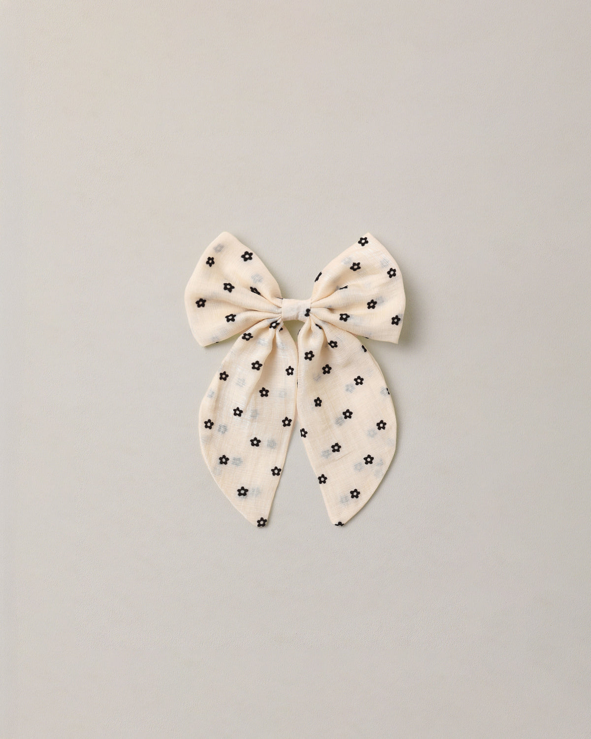 Everly Bow Black Daisy