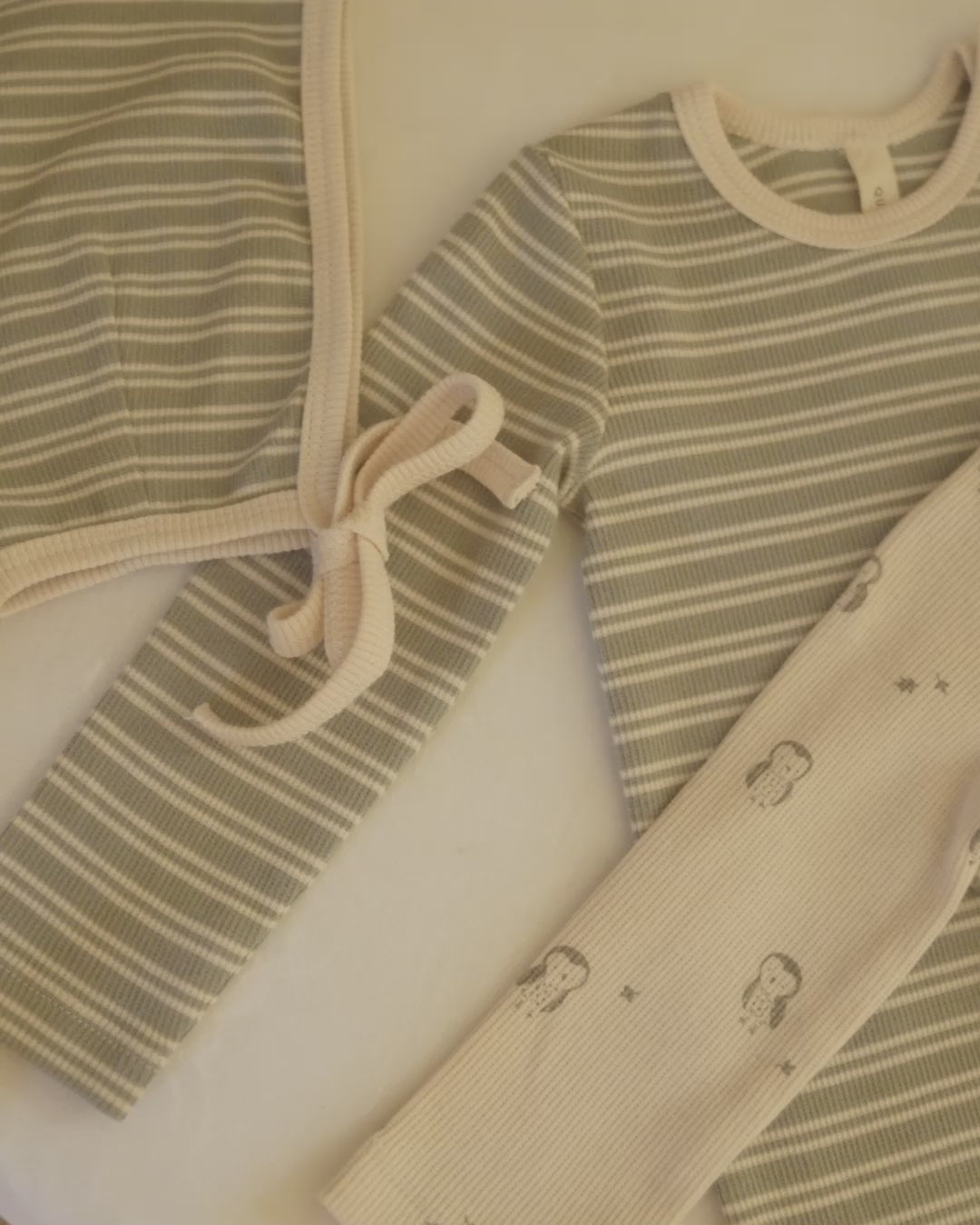 Gerippter Body, 2er-Pack || Stahlblauer Mikrostreifen, Eulen